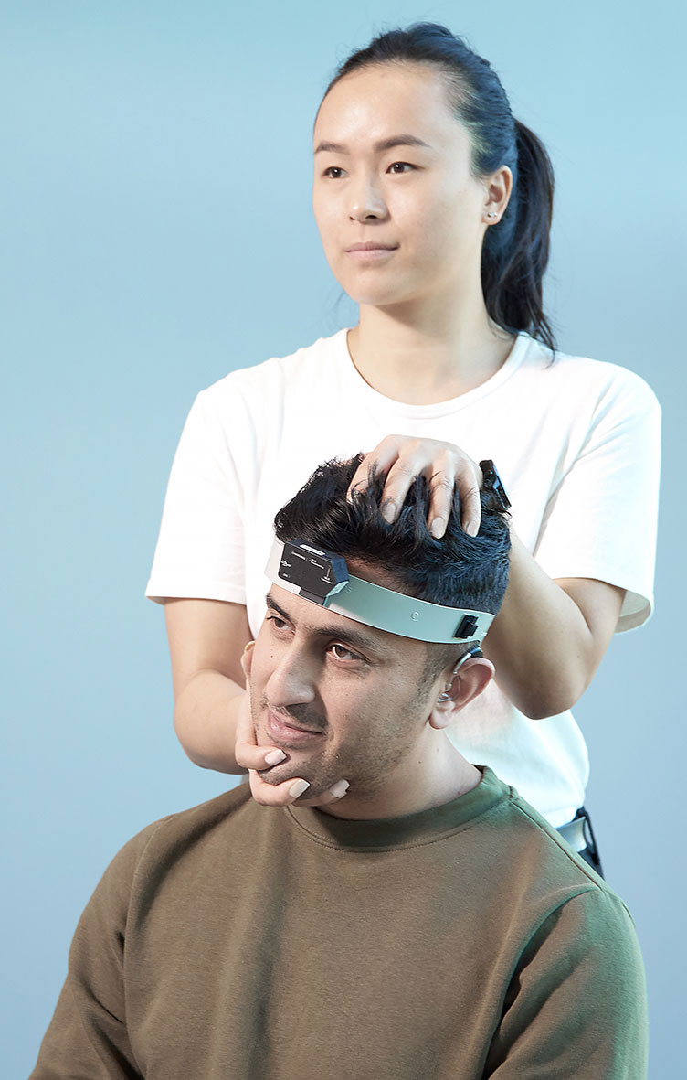 Clinician performing LARP fvHIT in patient.
