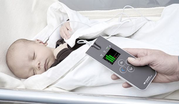 Clinician performing OAE screening in baby with the OtoRead device