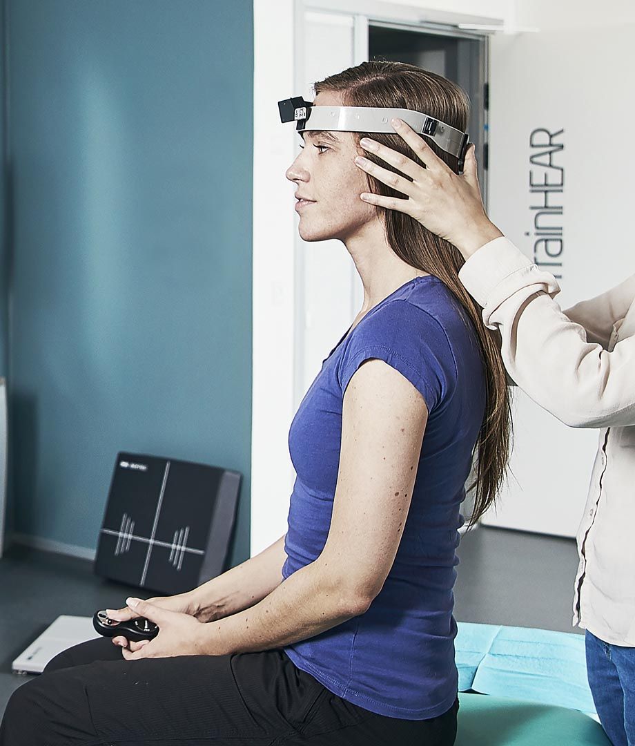 Woman wearing headband for DVA testing
